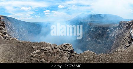 Der rauchige Krater des Vulkans Santiago, Nicaragua Stockfoto