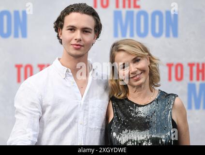 Berlin, Deutschland. Juli 2024. Tina Ruland und ihr Sohn Jahvis nehmen an der deutschen Premiere des Films „To the Mond“ im Zoo Palast Teil. Quelle: Jens Kalaene/dpa/Alamy Live News Stockfoto