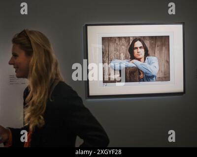 Die Eröffnung der Henry Diltz Fotoausstellung „Legends Through the Lens“ in Sotheby's New Bond St London UK Stockfoto