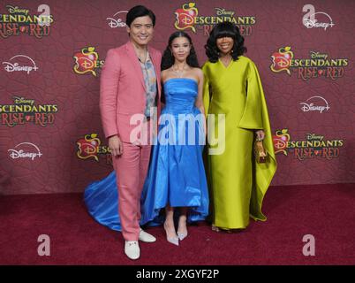 Los Angeles, USA. Juli 2024. (L-R) Paolo Montalbán, Malia Baker und Brandy bei The Disneys NACHKOMMEN: THE RISE OF RED World Premiere am Mittwoch in den Walt Disney Studios, ? Juli 2024. (Foto: Sthanlee B. Mirador/SIPA USA) Credit: SIPA USA/Alamy Live News Stockfoto