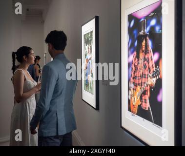 Die Eröffnung der Henry Diltz Fotoausstellung „Legends Through the Lens“ in Sotheby's New Bond St London UK Stockfoto