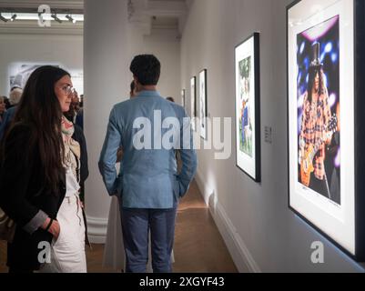 Die Eröffnung der Henry Diltz Fotoausstellung „Legends Through the Lens“ in Sotheby's New Bond St London UK Stockfoto