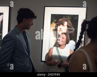 Die Eröffnung der Henry Diltz Fotoausstellung „Legends Through the Lens“ in Sotheby's New Bond St London UK Stockfoto