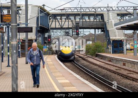 Ashford International Railway Station ist ein nationaler Bahnhof in Ashford, Kent, England. Es verbindet mehrere Eisenbahnstrecken, einschließlich der Hochgeschwindigkeitsstrecke 1 und der südöstlichen Hauptstrecke. Die Services werden von Southeastern und Southern betrieben. Stockfoto