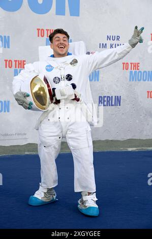 Johny Münster bei der Premiere des Kinofilms to the Moon im Zoo Palast. Berlin, 10.07.2024 *** Johny Münster bei der Premiere des Films zum Mond im Zoo Palast Berlin, 10 07 2024 Foto:XF.xKernx/xFuturexImagex Moon 4719 Stockfoto