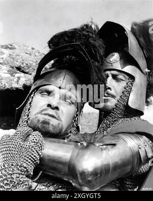 STANLEY BAKER als Modred und ROBERT TAYLOR als Lancelot in KNIGHTS OF THE ROUND TABLE 1953 Regisseur RICHARD THORPE nach Le Morte D'Arthur von Sir Thomas Malory Miklos Rozsa Kostüme Roger K. Furse Metro Goldwyn Mayer (MGM) Stockfoto