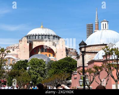 Istanbul, Türkei - 8. Mai 2024: Die Hagia Sophia, ein Zeugnis architektonischer Pracht. Stockfoto
