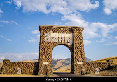 Der Roosevelt Arch, Yellowstone North Eingang im Yellowstone National Park Stockfoto