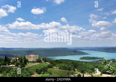 Parc Naturel RÃ gional du Verdon, ChÃteau d Aiguines *** Parc Naturel Régional du Verdon, Château d Aiguines Stockfoto