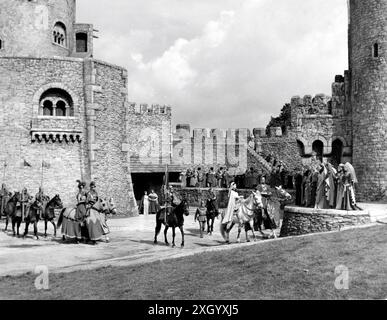 MAUREEN SWANSON als Elaine und ROBERT TAYLOR als Lancelot in KNIGHTS OF THE ROUND TABLE 1953 Regisseur RICHARD THORPE nach Le Morte D'Arthur von Sir Thomas Malory Miklos Rozsa Kostüme Roger K. Furse Metro Goldwyn Mayer (MGM) Stockfoto