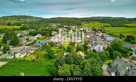 Lairg Sutherland Scotland Village House im Sommer und Main Street A839 Stockfoto