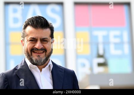 Köln, Deutschland. Juli 2024. Soheil Dastyari, CEO des Verlags Bastei Lübbe, steht vor dem Firmensitz. Quelle: Federico Gambarini/dpa/Alamy Live News Stockfoto