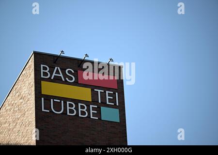 Köln, Deutschland. Juli 2024. Das Logo des Verlags Bastei Lübbe ist am Firmensitz zu sehen. Quelle: Federico Gambarini/dpa/Alamy Live News Stockfoto