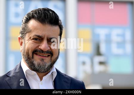 Köln, Deutschland. Juli 2024. Soheil Dastyari, CEO des Verlags Bastei Lübbe, steht vor dem Firmensitz. Quelle: Federico Gambarini/dpa/Alamy Live News Stockfoto