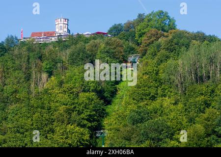 Sessellift Burgseilbahn zum Berg und Restaurant Berggaststätte Hausberg Bad Lauterberg im Harz Niedersachsen, Niedersachsen Deutschland Stockfoto