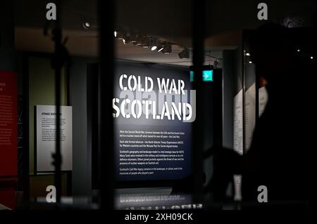 Edinburgh, Schottland, Großbritannien. Juli 2024. Cold war Scotland, eine neue Ausstellung im National Museum of Scotland, wird Schottlands kritische Position an der Frontlinie des Kalten Krieges untersuchen. Über 190 Objekte, viele zum ersten Mal ausgestellt, haben sich zusammengetan, um die Geschichten der Schotten im Zentrum dieses globalen Konflikts zu erzählen. Vom 13. Juli 2024 bis zum 26. Januar 2025 im National Museum of Scotland. Quelle: Craig Brown/Alamy Live News Stockfoto