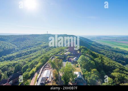 Reichsburg Schloss Kyffhausen, Oberburg, Berg Kulpenberg mit Fernsehturm, Blick vom Kyffhäuserland Kyffhäuser Thürin Stockfoto