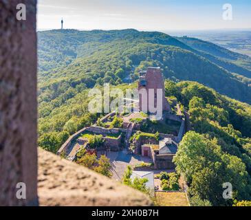 Reichsburg Schloss Kyffhausen, Oberburg, Berg Kulpenberg mit Fernsehturm, Blick vom Kyffhäuserland Kyffhäuser Thürin Stockfoto