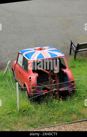 Beaulieu, Brockenhurst, England. 30. Juni 2024. National Motor Museum, Beaulieu. Richard Hammonds Top Gear India Special Miniauto. Stockfoto