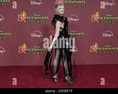 Los Angeles, USA. Juli 2024. Mars kommt bei den NACHKOMMEN VON Disney an: THE RISE OF RED World Premiere am Mittwoch in den Walt Disney Studios, ? Juli 2024. (Foto: Sthanlee B. Mirador/SIPA USA) Credit: SIPA USA/Alamy Live News Stockfoto