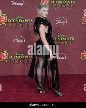 Los Angeles, USA. Juli 2024. Mars kommt bei den NACHKOMMEN VON Disney an: THE RISE OF RED World Premiere am Mittwoch in den Walt Disney Studios, ? Juli 2024. (Foto: Sthanlee B. Mirador/SIPA USA) Credit: SIPA USA/Alamy Live News Stockfoto
