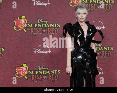Los Angeles, USA. Juli 2024. Mars kommt bei den NACHKOMMEN VON Disney an: THE RISE OF RED World Premiere am Mittwoch in den Walt Disney Studios, ? Juli 2024. (Foto: Sthanlee B. Mirador/SIPA USA) Credit: SIPA USA/Alamy Live News Stockfoto