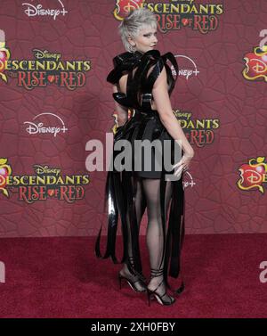 Los Angeles, USA. Juli 2024. Mars kommt bei den NACHKOMMEN VON Disney an: THE RISE OF RED World Premiere am Mittwoch in den Walt Disney Studios, ? Juli 2024. (Foto: Sthanlee B. Mirador/SIPA USA) Credit: SIPA USA/Alamy Live News Stockfoto