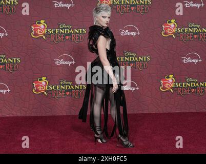 Los Angeles, USA. Juli 2024. Mars kommt bei den NACHKOMMEN VON Disney an: THE RISE OF RED World Premiere am Mittwoch in den Walt Disney Studios, ? Juli 2024. (Foto: Sthanlee B. Mirador/SIPA USA) Credit: SIPA USA/Alamy Live News Stockfoto