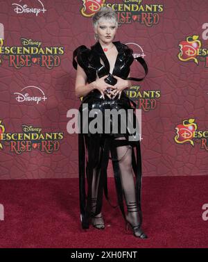 Los Angeles, USA. Juli 2024. Mars kommt bei den NACHKOMMEN VON Disney an: THE RISE OF RED World Premiere am Mittwoch in den Walt Disney Studios, ? Juli 2024. (Foto: Sthanlee B. Mirador/SIPA USA) Credit: SIPA USA/Alamy Live News Stockfoto
