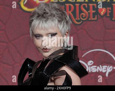 Los Angeles, USA. Juli 2024. Mars kommt bei den NACHKOMMEN VON Disney an: THE RISE OF RED World Premiere am Mittwoch in den Walt Disney Studios, ? Juli 2024. (Foto: Sthanlee B. Mirador/SIPA USA) Credit: SIPA USA/Alamy Live News Stockfoto