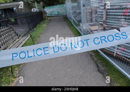 Bristol, Großbritannien. Juli 2024. Ein Polizeivorfall hat die berühmte Clifton Suspension Bridge in Bristol geschlossen. Die Polizei hat die Brücke für Fußgänger und Autos in beide Richtungen geschlossen. Sie erwarten, dass die Brücke den ganzen Tag geschlossen bleibt. Auf der Somerset-Seite der Brücke wurde ein Zwischenzelt errichtet. Quelle: JMF News/Alamy Live News Stockfoto