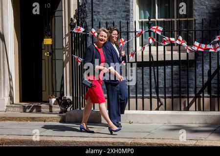 London, Großbritannien. Juli 2024. Innenministerin Yvette Cooper verlässt Downing Street 10. Sie kommt an Larry the Cat vorbei. Quelle: Karl Black/Alamy Live News Stockfoto