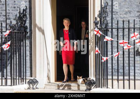 London, Großbritannien. Juli 2024. Innenministerin Yvette Cooper verlässt Downing Street 10. Sie kommt an Larry the Cat vorbei. Quelle: Karl Black/Alamy Live News Stockfoto