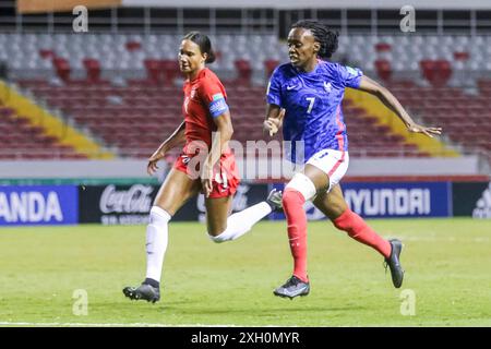 Jade Rose (Kanada) und Esther Mbakem Niaro (Frankreich) beim Spiel Frankreich gegen Kanada am 14. August 2022. (Pho Stockfoto