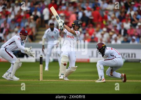 London, England. Juli 2024. Ben Stokes schlägt am zweiten Tag des Rothesay First Men’s Test zwischen England und Westindien auf dem Lord’s Cricket Ground. Kyle Andrews/Alamy Live News. Stockfoto