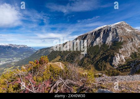 Hoher Goell im Berchtesgadener Land, Bayern. Blick auf hoher Goell, Berchtesgaden und Untersberg vom Gipfel des Jenner im Berchtesgadener Stockfoto
