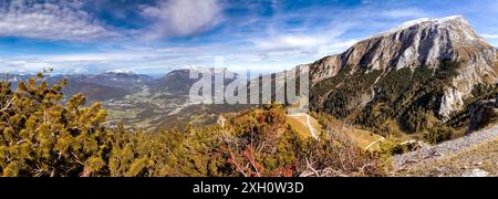 Blick vom Gipfel des Jenner zum Hohen Goell, Berchtesgaden und Untersberg im Berchtesgadener Land, Bayern, Deutschland. Blick auf hoher Goell Stockfoto