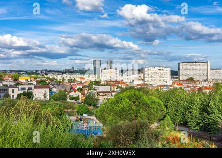 Blick auf Montreuil und seine-Saint-Denis vom öffentlichen Park Jean Moulin - Montreuil 93100, Frankreich. Stockfoto