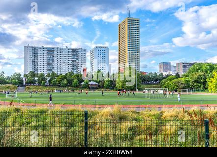 Sportplan auf Fußballplätzen im departementpark Jean Moulin - seine-Saint-Denis, 93100 Montreuil, Frankreich. Stockfoto