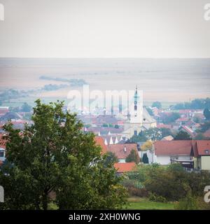 Dorf und Kirche Oggau am neusiedlersee Stockfoto