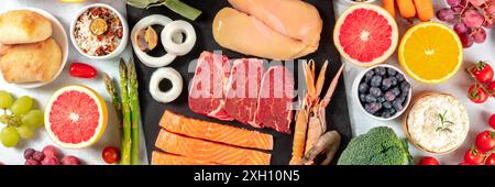 Food Panorama, Overhead Shot. Proteine, Reis, Brot, Käse, Obst und Gemüse, ein flaches Lay, das Konzept einer gesunden Ernährung Stockfoto