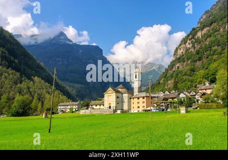 Das Dorf Sonogno im Verzascatal, Tessin in der Schweiz, das Dorf Sonogno im Verzascatal, Tessin in der Schweiz Stockfoto