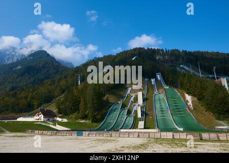 Skisprung und Skisprung in Planica, Triglav Nationalpark, Slowenien Stockfoto