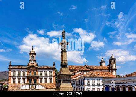 Zentraler Platz der Stadt Ouro Preto in Minas Gerais mit seinen historischen Gebäuden im Barockstil Stockfoto