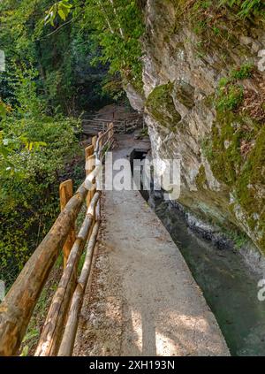 Am Marlinger Waalweg über Meran, Südtirol Stockfoto