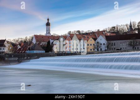 Sonnenaufgang am Lechweir in Landsberg am Lech, Bayern Stockfoto