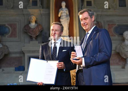 Oliver ZIPSE Vorstandsvorsitzender BMW AG, Markus SOEDER Ministerpraesident Bayern und CSU Vorsitzender. Verleihung Bayerischer Verdienstorden im Antiquariat der Residenz in München am 10.07.2024 *** Oliver ZIPSE Vorstandsvorsitzender BMW AG , Markus SOEDER Staatsprämier Bayern und CSU-Vorstandsvorsitzender Preis des Bayerischen Verdienstordens im Antiquariat der Residenz München am 10 07 2024 Stockfoto