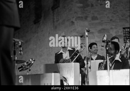 Die Musiker des Count Basie Orchestra beim Jazz-Festival Salon de Provence 1977 mit Al Grey Posaune. Stockfoto