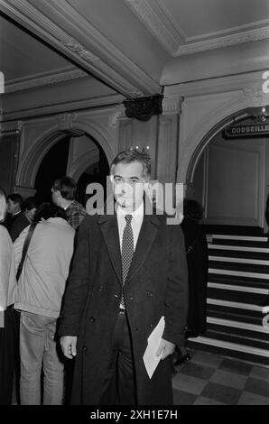 Der französische Schauspieler Jean-Claude Brialy bei der Uraufführung des Stücks Chapitre II im Théâtre Edouard VII in Paris am 21. Januar 1985. Stockfoto