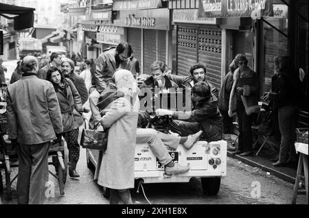 Einen Film drehen, Rue Mouffetard, Paris, 1985 Stockfoto